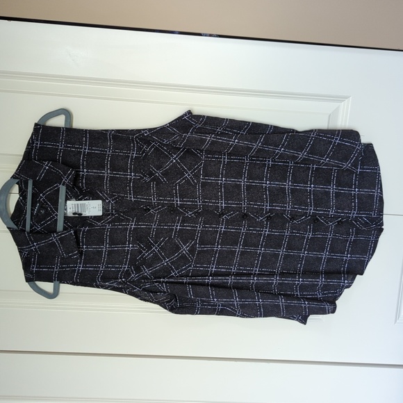 TORRID Madison Sleeveless Top SIZE 4 - Picture 1 of 2